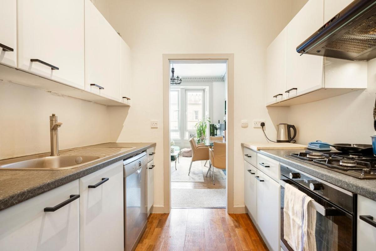 Stunning Flat With Modern Furnishings Edinburgh