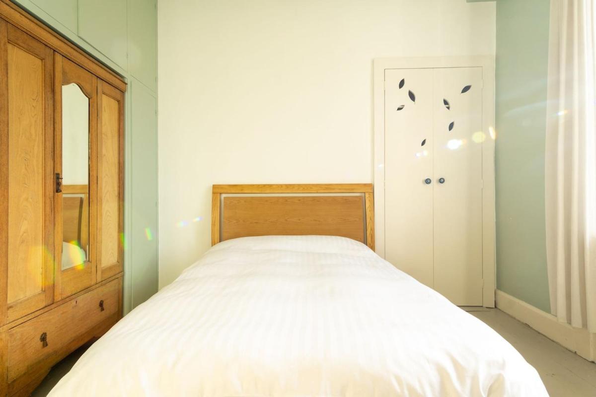 Stunning Flat With Modern Furnishings Edinburgh