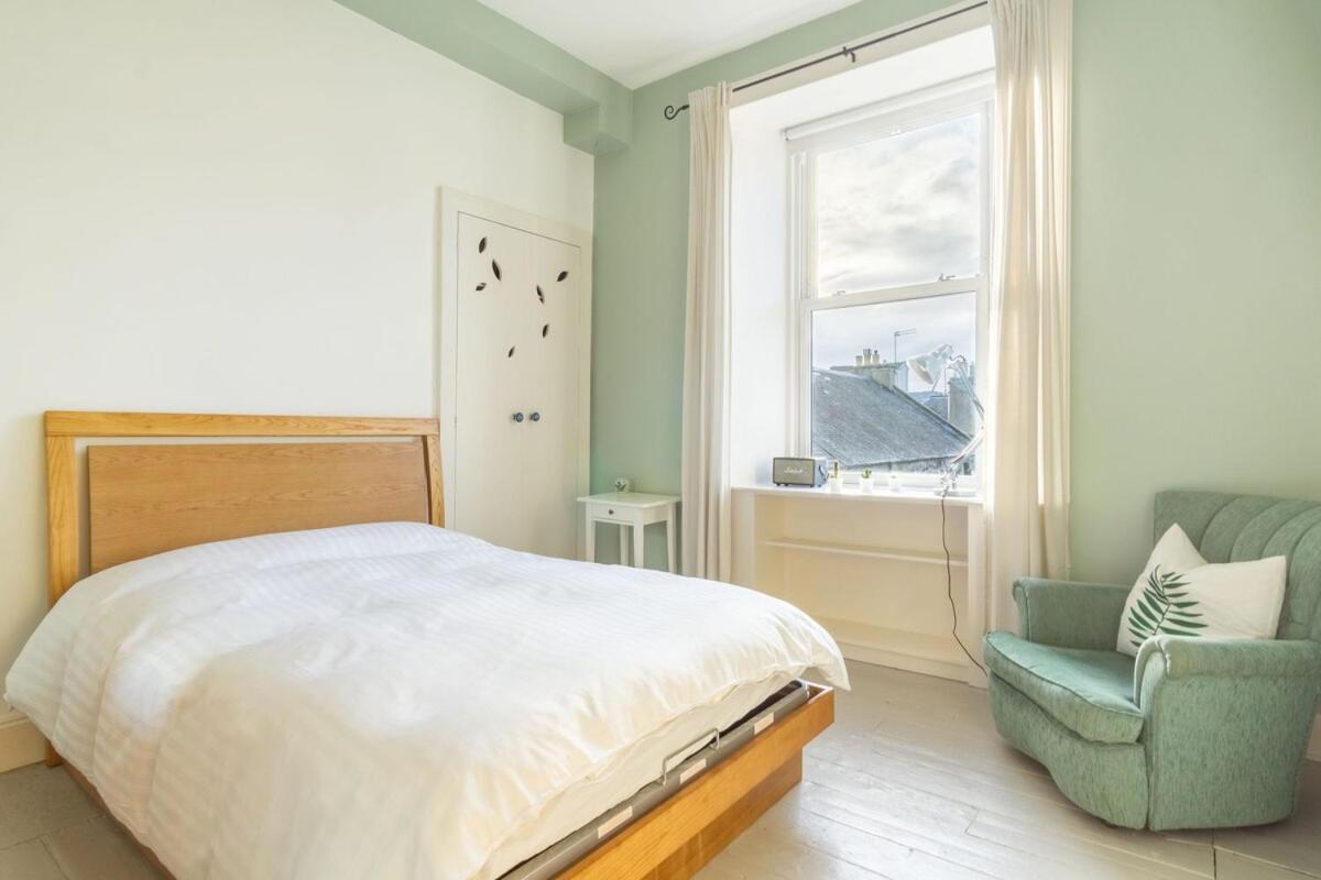 Stunning Flat With Modern Furnishings * Edinburgh