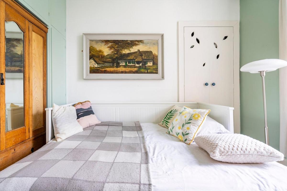 Stunning Flat With Modern Furnishings Apartment *