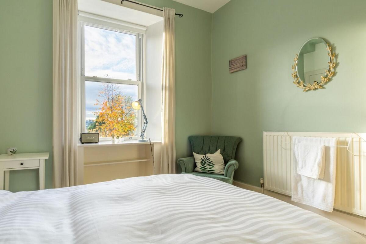 Stunning Flat With Modern Furnishings Apartment Edinburgh