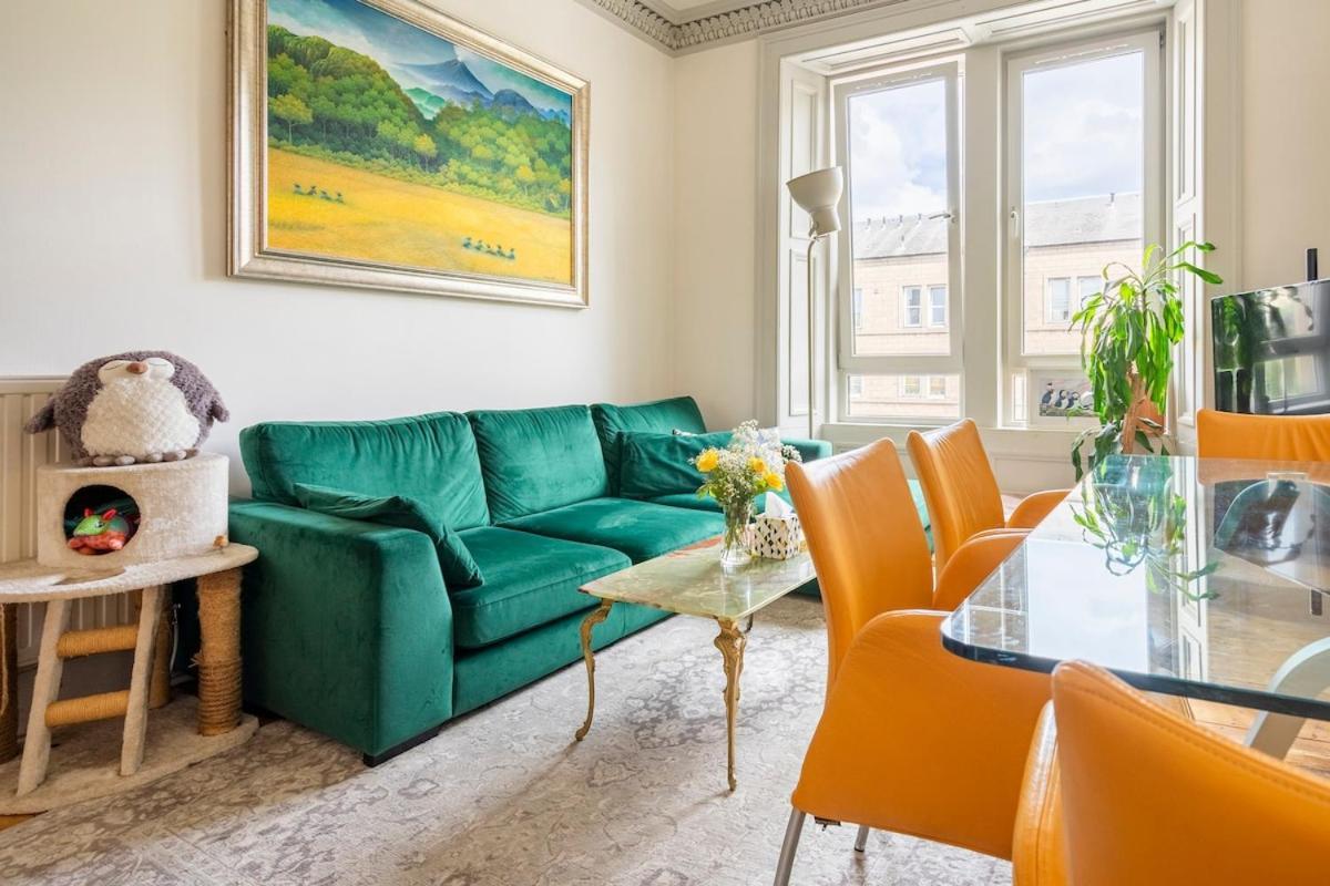 Stunning Flat With Modern Furnishings Edinburgh